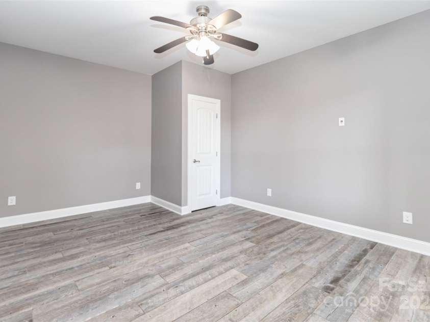 2817 Lakefront Drive, Belmont, NC 28012.  MLS# CAR4253214, YatesRealty ID 9247. 