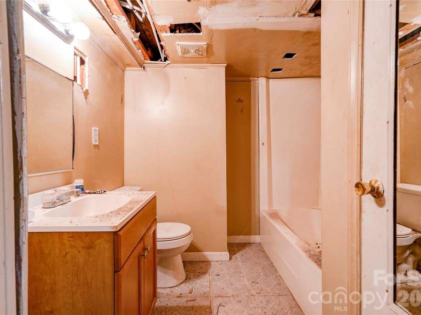 704 Earl Road, Shelby, NC 28150.  MLS# CAR4325482, YatesRealty ID 9248. Basement 