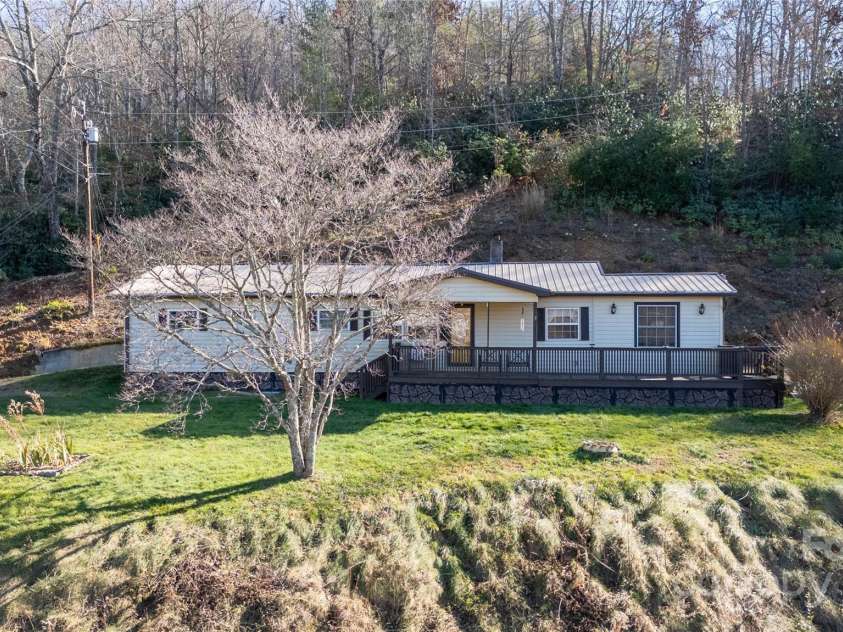 116 Welzie Atkins Drive, Spruce Pine, NC 28777.  MLS# CAR4215201, YatesRealty ID 9249. 