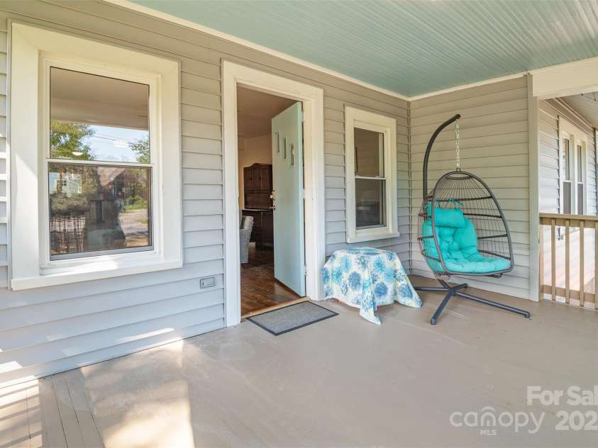 34 Vandalia Avenue, Asheville, NC 28806.  MLS# CAR4276401, YatesRealty ID 9249. 