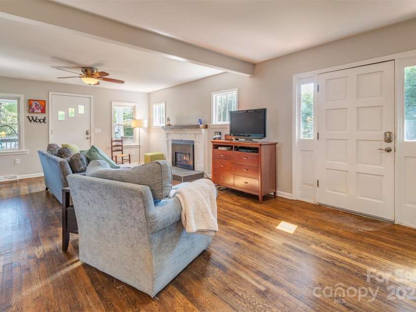 34 Vandalia Avenue, Asheville, NC 28806.  MLS# CAR4276401, YatesRealty ID 9249. 