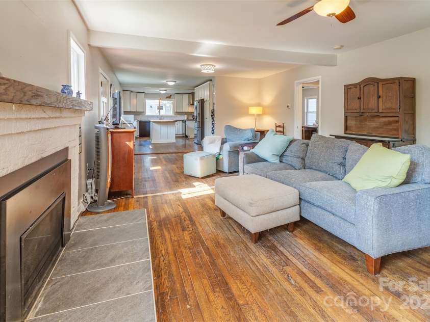 34 Vandalia Avenue, Asheville, NC 28806.  MLS# CAR4276401, YatesRealty ID 9249. 