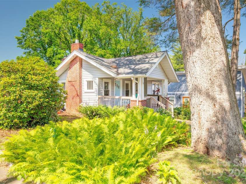 34 Vandalia Avenue, Asheville, NC 28806.  MLS# CAR4276401, YatesRealty ID 9249. 