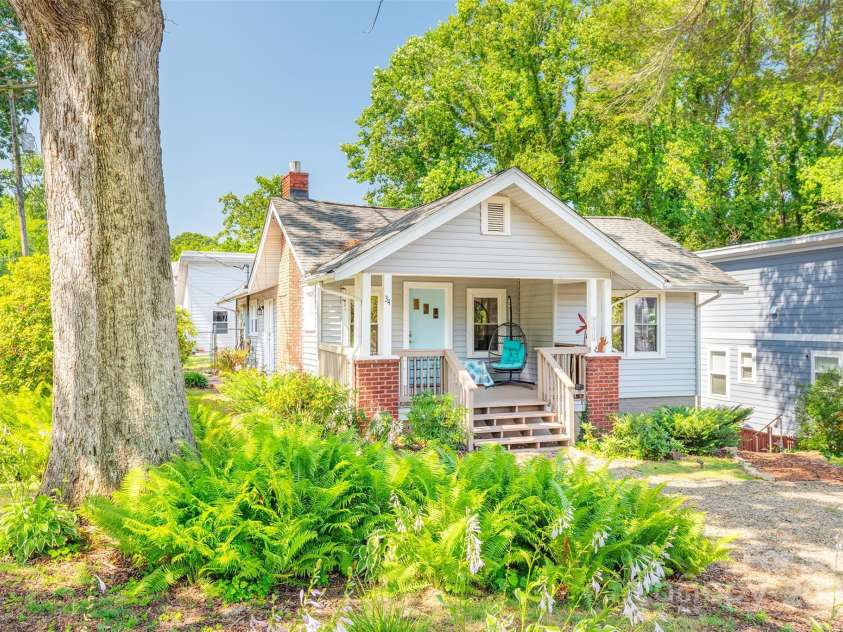 34 Vandalia Avenue, Asheville, NC 28806.  MLS# CAR4276401, YatesRealty ID 9249. 