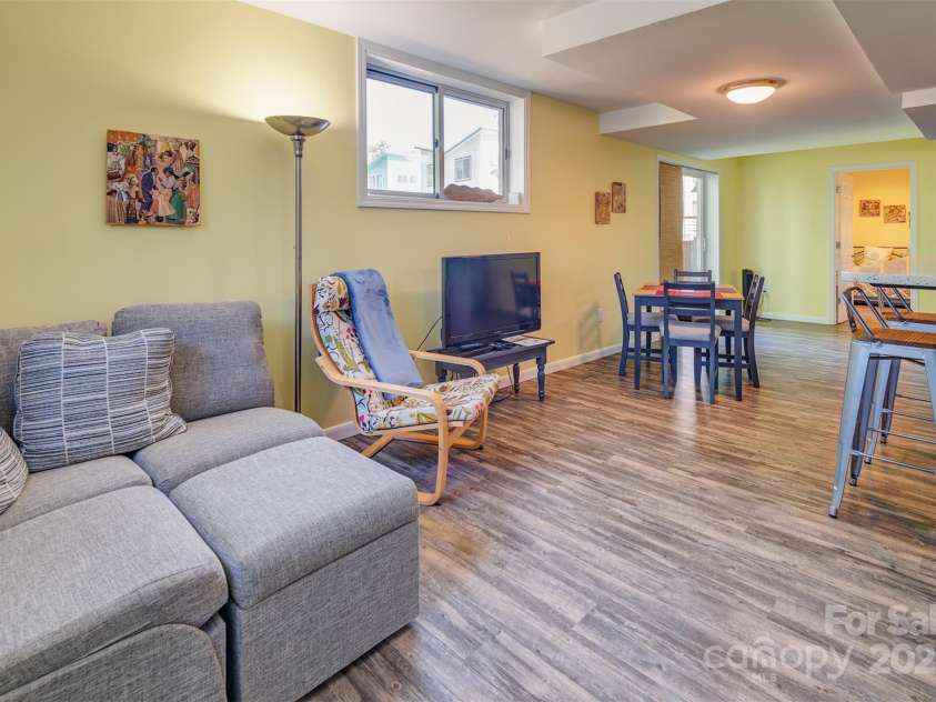 34 Vandalia Avenue, Asheville, NC 28806.  MLS# CAR4276401, YatesRealty ID 9249. Lower Level Apartment