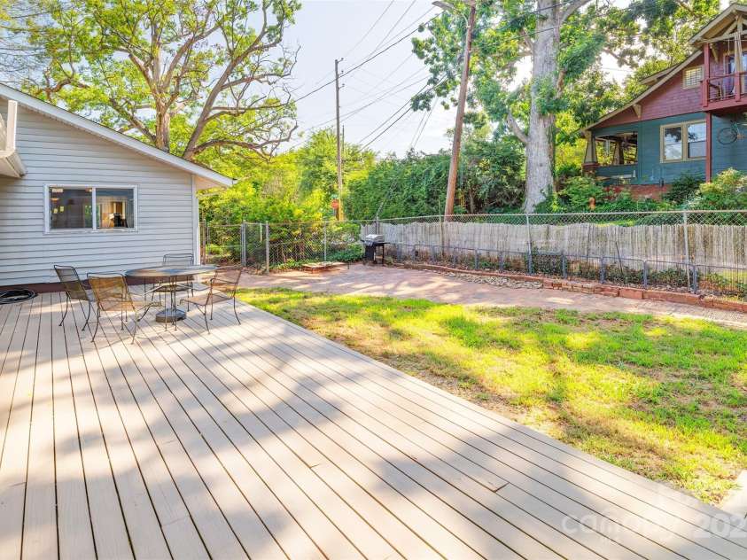 34 Vandalia Avenue, Asheville, NC 28806.  MLS# CAR4276401, YatesRealty ID 9249. Side Patio