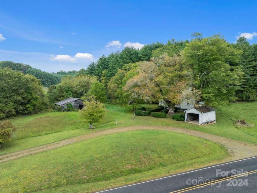 232 Dobson Road, Franklin, NC 28734.  MLS# CAR4190366, YatesRealty ID 925. 