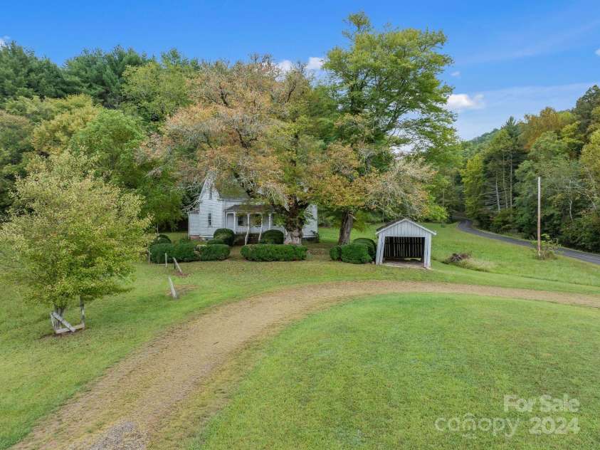 232 Dobson Road, Franklin, NC 28734.  MLS# CAR4190366, YatesRealty ID 925. 