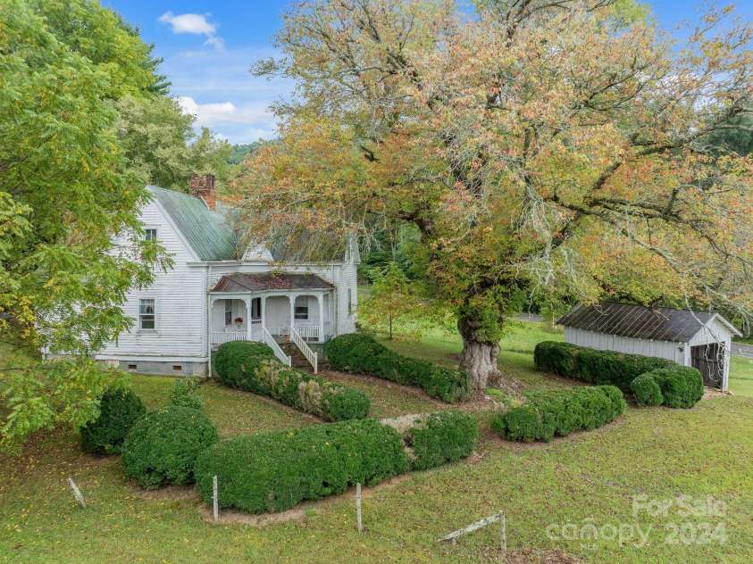 232 Dobson Road, Franklin, NC 28734.  MLS# CAR4190366, YatesRealty ID 925. 