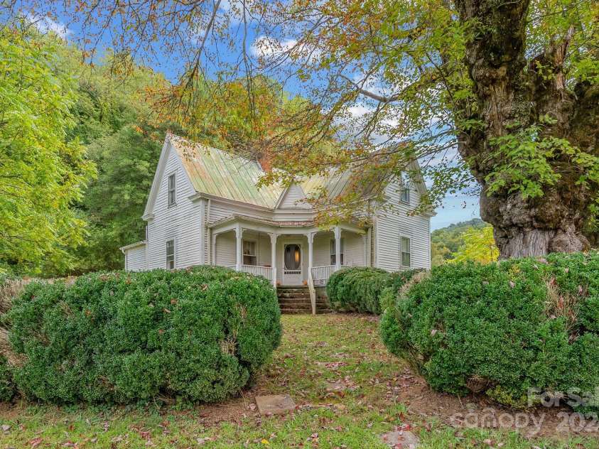232 Dobson Road, Franklin, NC 28734.  MLS# CAR4190366, YatesRealty ID 925. 