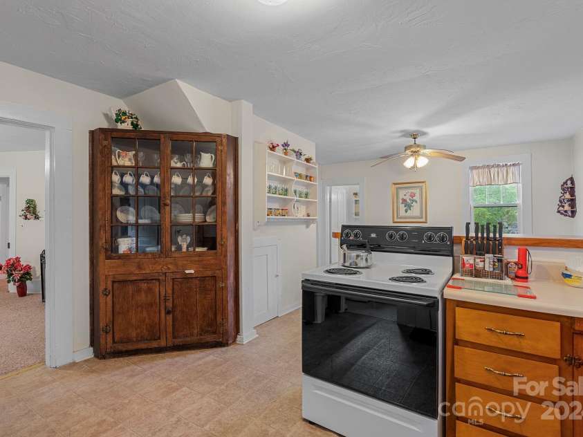 232 Dobson Road, Franklin, NC 28734.  MLS# CAR4190366, YatesRealty ID 925. 