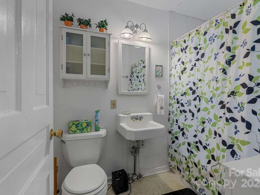 232 Dobson Road, Franklin, NC 28734.  MLS# CAR4190366, YatesRealty ID 925. 