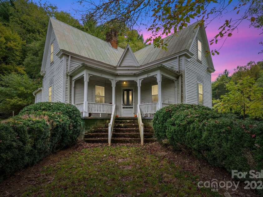 232 Dobson Road, Franklin, NC 28734.  MLS# CAR4190366, YatesRealty ID 925. 