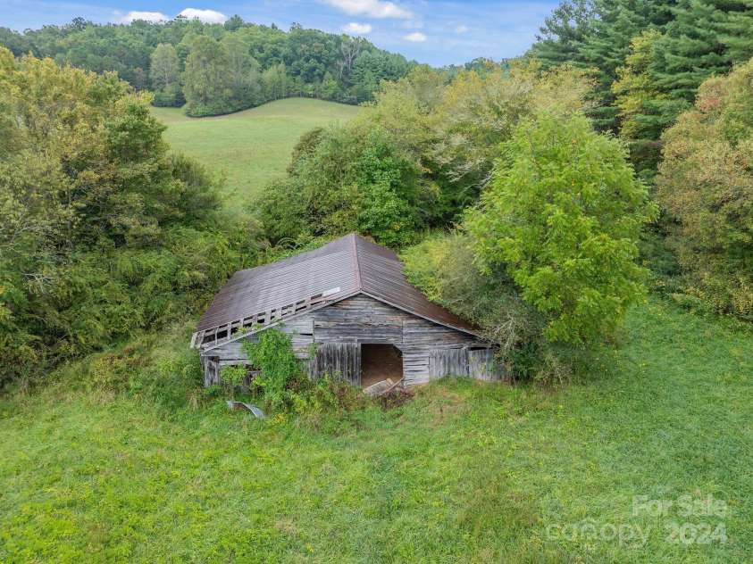 232 Dobson Road, Franklin, NC 28734.  MLS# CAR4190366, YatesRealty ID 925. 