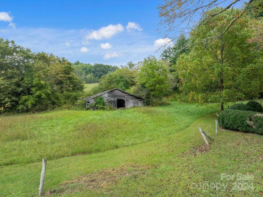 232 Dobson Road, Franklin, NC 28734.  MLS# CAR4190366, YatesRealty ID 925. 