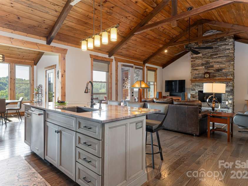 18 Gracie Lane, Weaverville, NC 28787.  MLS# CAR4213943, YatesRealty ID 9250. 