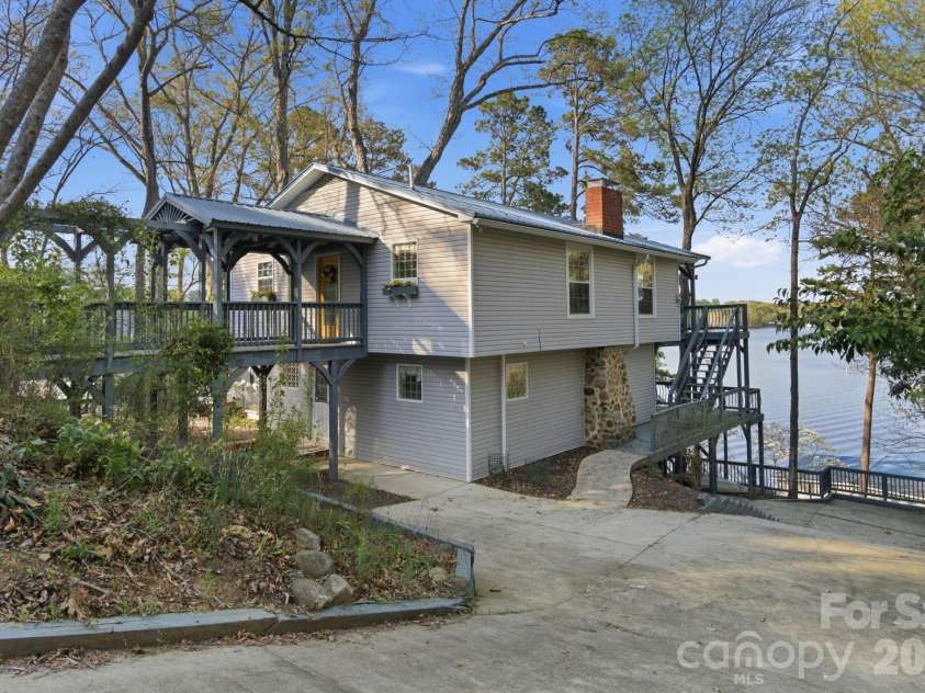 547 Lake Shore Drive, Norwood, NC 28128.  MLS# CAR4361576, YatesRealty ID 9250. 