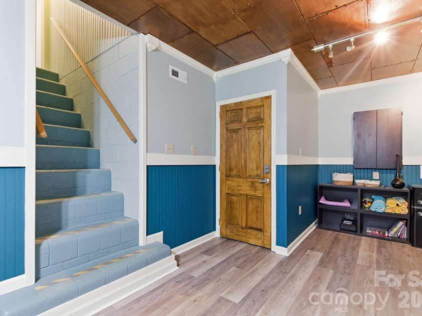 547 Lake Shore Drive, Norwood, NC 28128.  MLS# CAR4361576, YatesRealty ID 9250. 