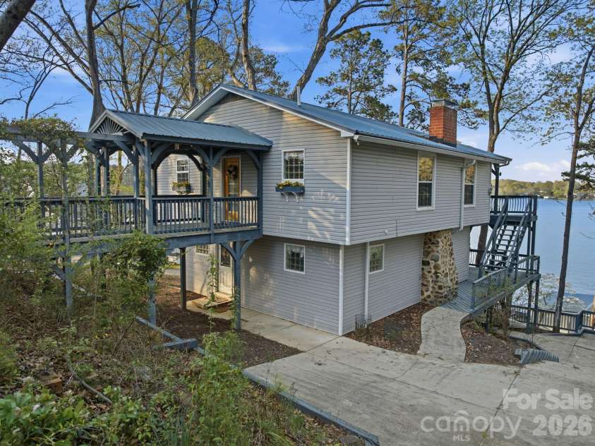 547 Lake Shore Drive, Norwood, NC 28128.  MLS# CAR4361576, YatesRealty ID 9250. 