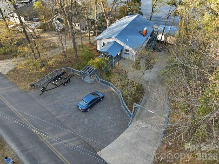 547 Lake Shore Drive, Norwood, NC 28128.  MLS# CAR4361576, YatesRealty ID 9250. 
