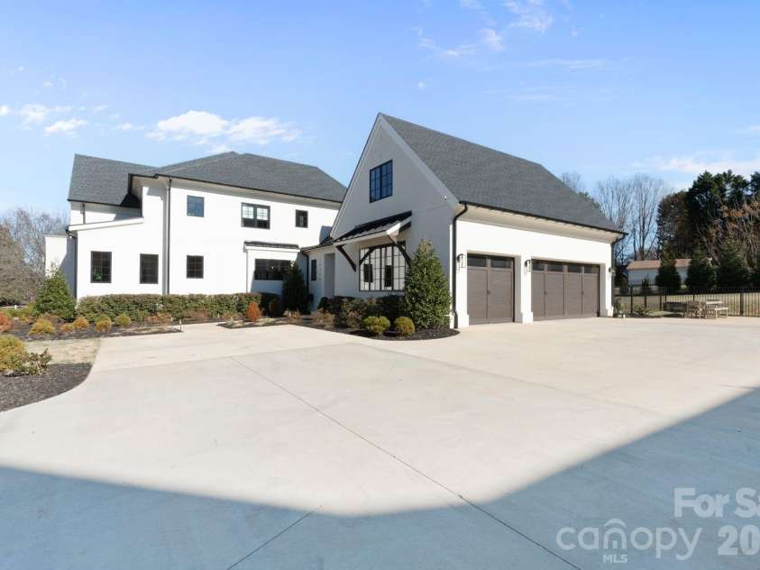 20320 Havenview Drive, Cornelius, NC 28031.  MLS# CAR4342352, YatesRealty ID 9251. Abundant parking adjacent to 3 car garage.