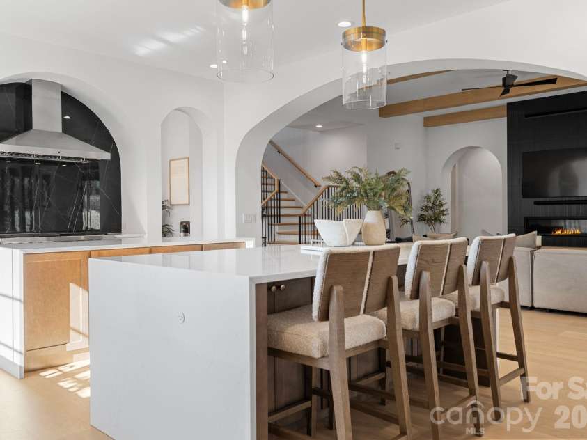 20320 Havenview Drive, Cornelius, NC 28031.  MLS# CAR4342352, YatesRealty ID 9251. Breakfast bar has easy connection to living room.