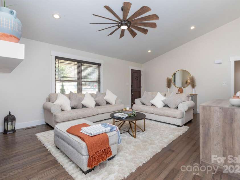 188 Hill Top Acres Drive, Mars Hill, NC 28754.  MLS# CAR4226566, YatesRealty ID 9252. 