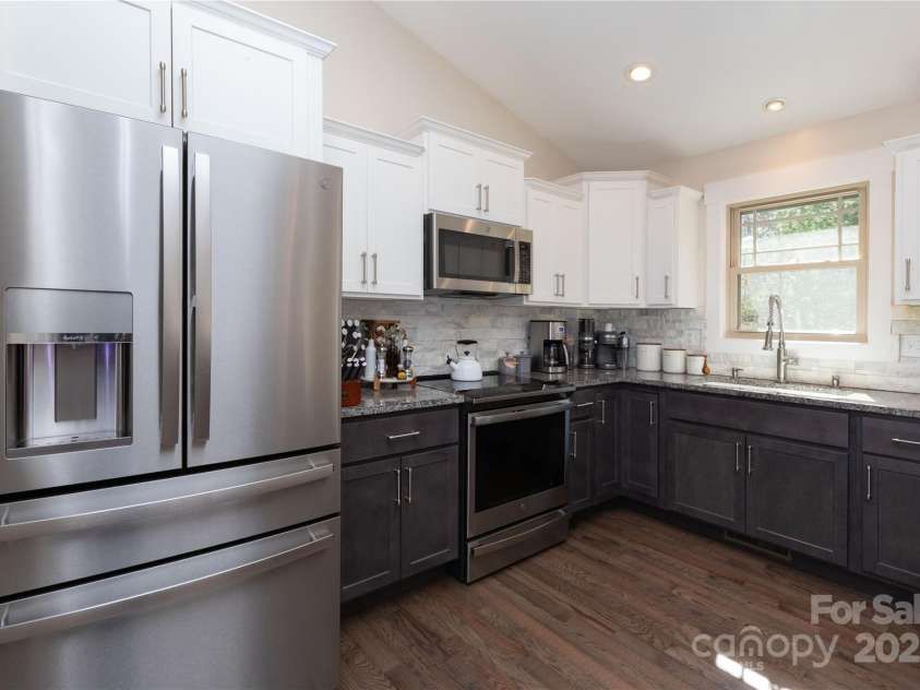 188 Hill Top Acres Drive, Mars Hill, NC 28754.  MLS# CAR4226566, YatesRealty ID 9252. 