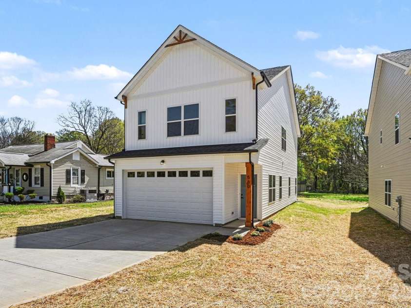 560 Wilson Avenue, Mooresville, NC 28115.  MLS# CAR4343842, YatesRealty ID 9252. 