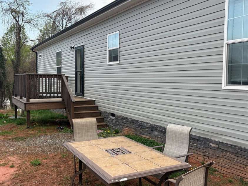 368 Carolina Avenue, Marion, NC 28752.  MLS# CAR4243572, YatesRealty ID 9253. 4