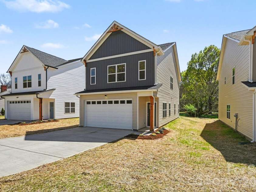 562 Wilson Avenue, Mooresville, NC 28115.  MLS# CAR4343851, YatesRealty ID 9253. 