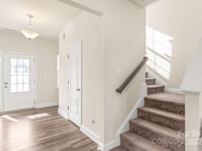 1043 Kalli Drive, Matthews, NC 28104.  MLS# CAR4245587, YatesRealty ID 9255. 