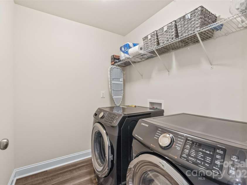 1043 Kalli Drive, Matthews, NC 28104.  MLS# CAR4245587, YatesRealty ID 9255. 