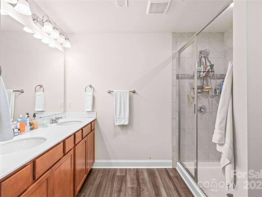 1043 Kalli Drive, Matthews, NC 28104.  MLS# CAR4245587, YatesRealty ID 9255. 