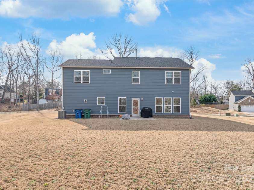 1043 Kalli Drive, Matthews, NC 28104.  MLS# CAR4245587, YatesRealty ID 9255. 