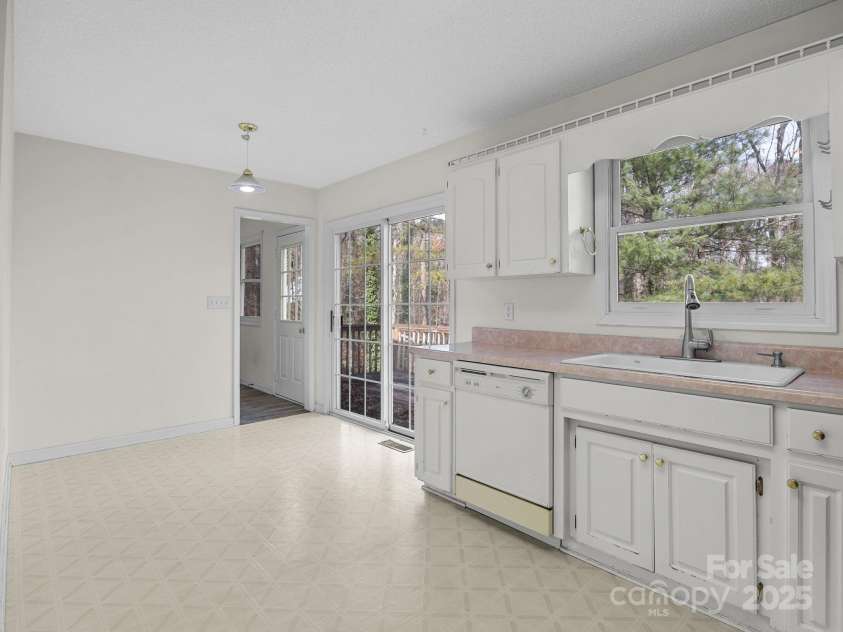 383 Woody Circle, Tryon, NC 28782.  MLS# CAR4322655, YatesRealty ID 9256. 