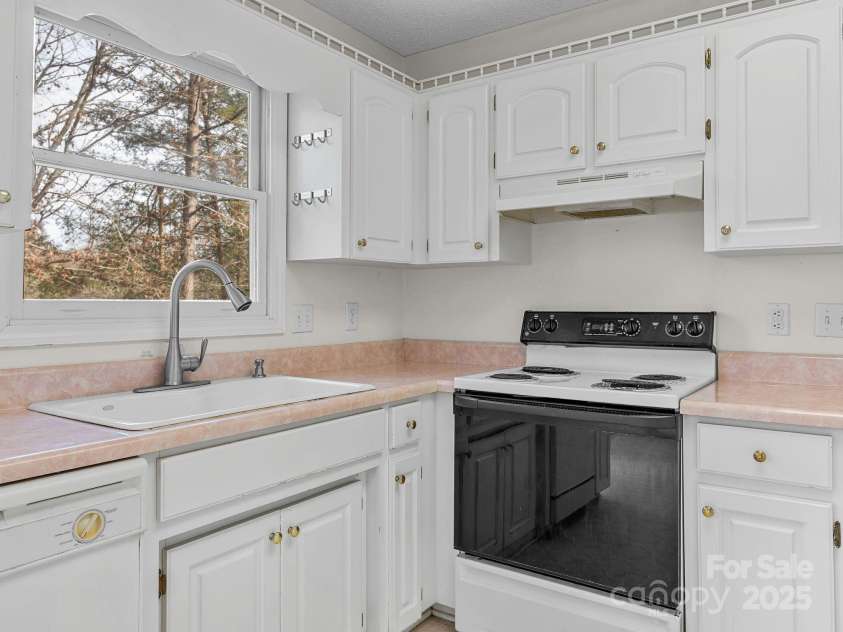383 Woody Circle, Tryon, NC 28782.  MLS# CAR4322655, YatesRealty ID 9256. 