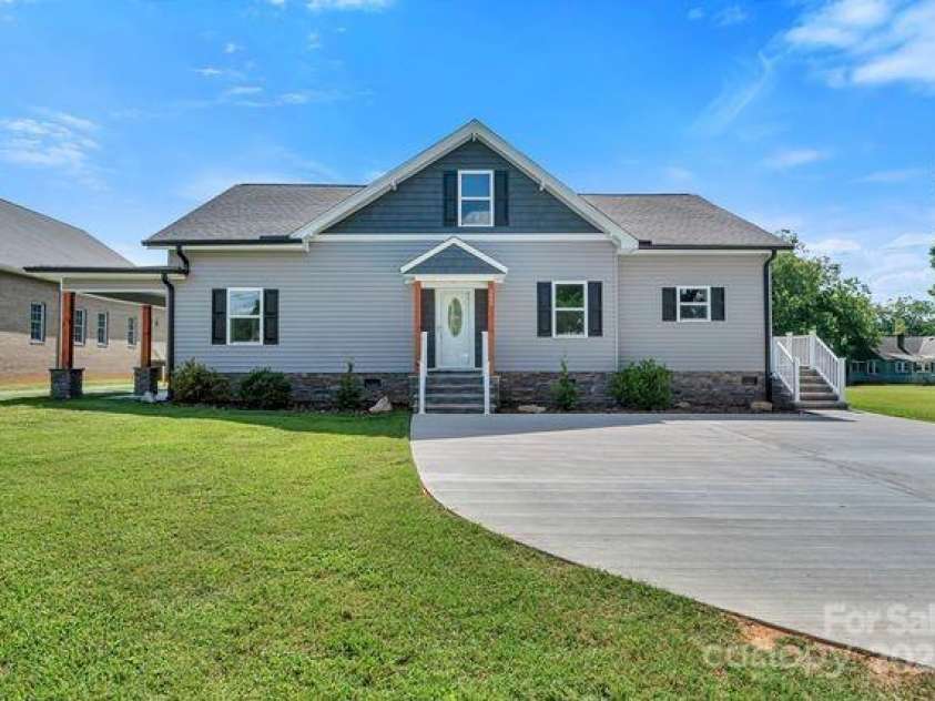 222 Main Gq Street, Salisbury, NC 28146.  MLS# CAR4298517, YatesRealty ID 9258. Front