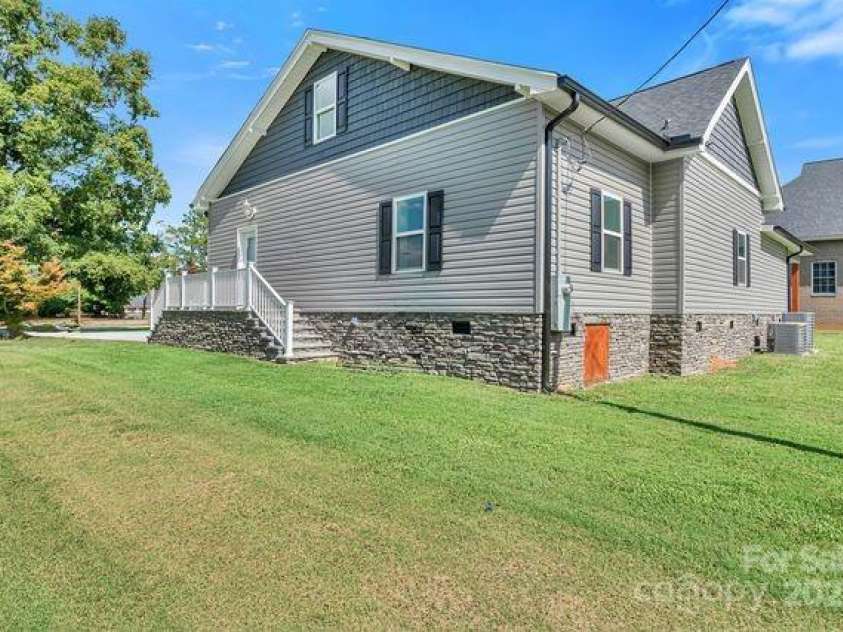 222 Main Gq Street, Salisbury, NC 28146.  MLS# CAR4298517, YatesRealty ID 9258. Side