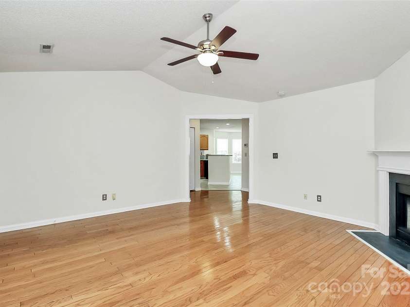 9232 Four Mile Creek Road, Charlotte, NC 28277.  MLS# CAR4253018, YatesRealty ID 9258. 