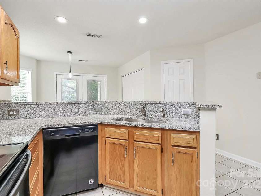 9232 Four Mile Creek Road, Charlotte, NC 28277.  MLS# CAR4253018, YatesRealty ID 9258. 