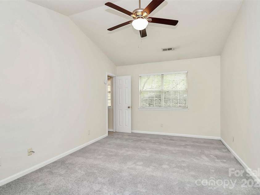 9232 Four Mile Creek Road, Charlotte, NC 28277.  MLS# CAR4253018, YatesRealty ID 9258. 