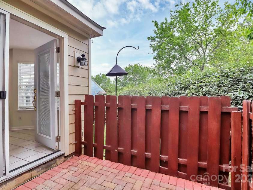 9232 Four Mile Creek Road, Charlotte, NC 28277.  MLS# CAR4253018, YatesRealty ID 9258. Back Patio