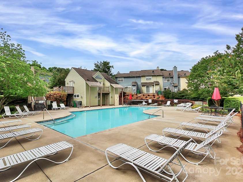 9232 Four Mile Creek Road, Charlotte, NC 28277.  MLS# CAR4253018, YatesRealty ID 9258. Community Pool