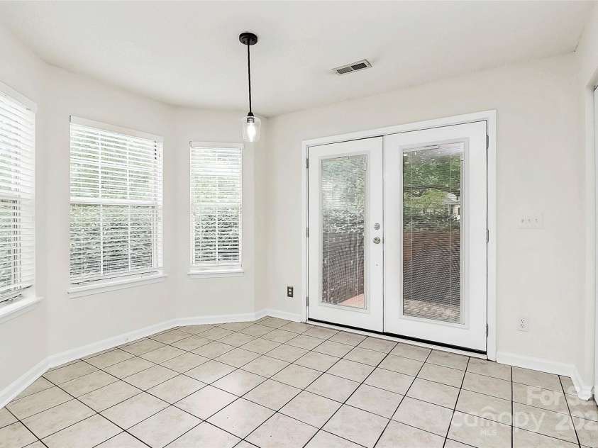 9232 Four Mile Creek Road, Charlotte, NC 28277.  MLS# CAR4253018, YatesRealty ID 9258. Dining Area