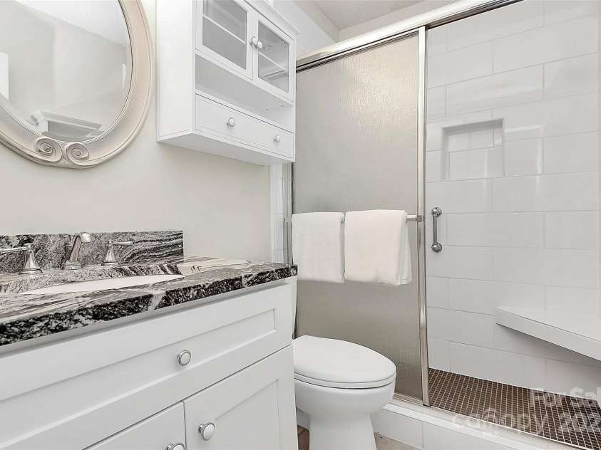 9232 Four Mile Creek Road, Charlotte, NC 28277.  MLS# CAR4253018, YatesRealty ID 9258. Guest Bathroom