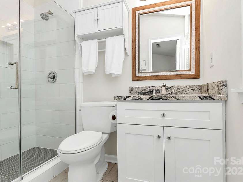 9232 Four Mile Creek Road, Charlotte, NC 28277.  MLS# CAR4253018, YatesRealty ID 9258. Primary Bathroom