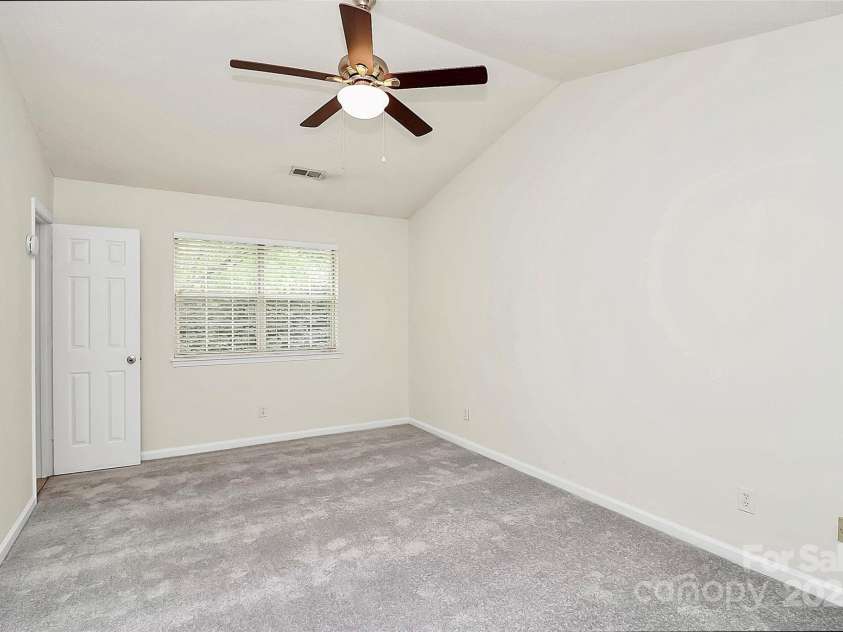 9232 Four Mile Creek Road, Charlotte, NC 28277.  MLS# CAR4253018, YatesRealty ID 9258. Primary Bedroom