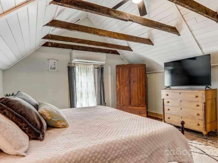 14 Old Mater Farm Road, Sylva, NC 28779.  MLS# CAR4319211, YatesRealty ID 926. 