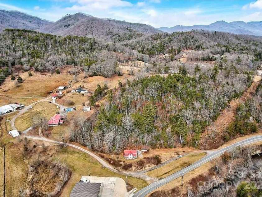 14 Old Mater Farm Road, Sylva, NC 28779.  MLS# CAR4319211, YatesRealty ID 926. 